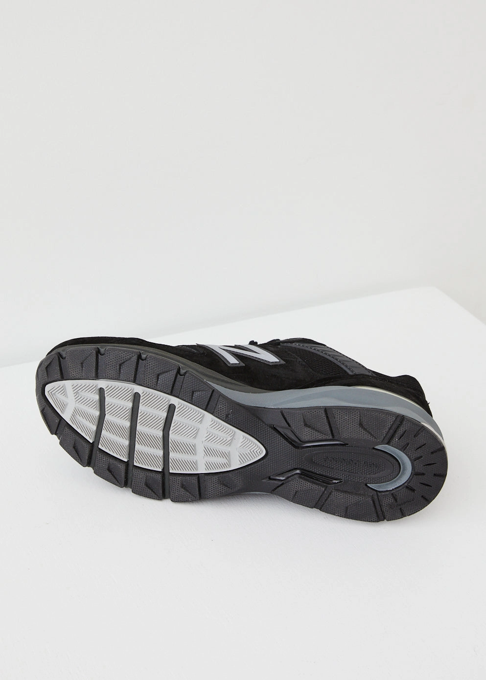 990V5 Sneakers