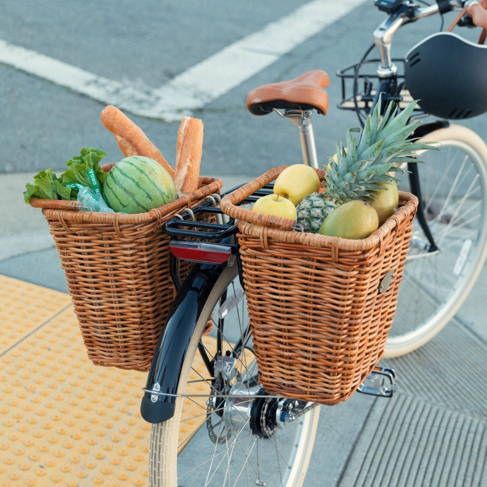 Bluejay Premiere Lite - Classic Black Electric Bike