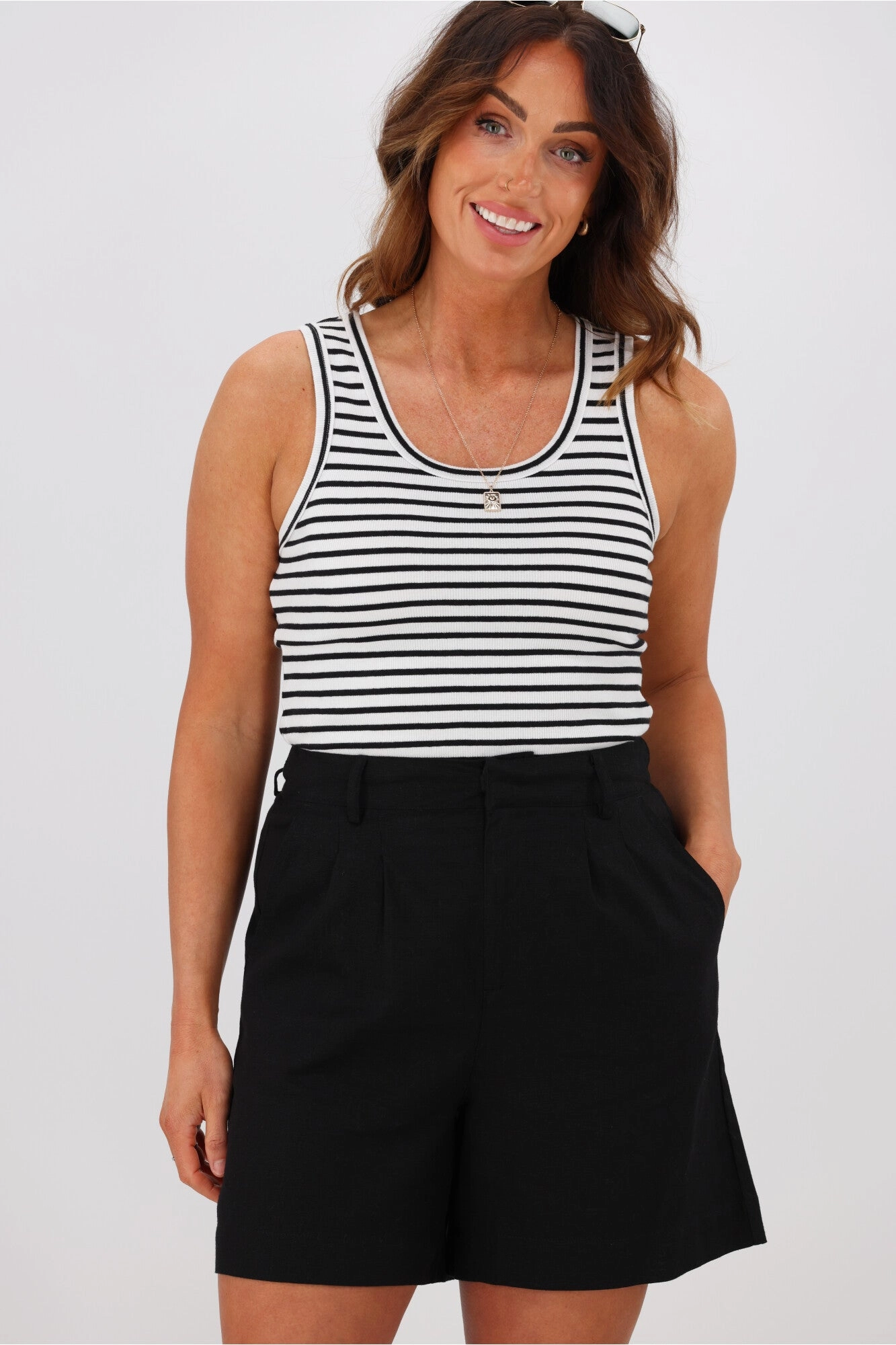 Shine On Label Davie Linen Shorts Black